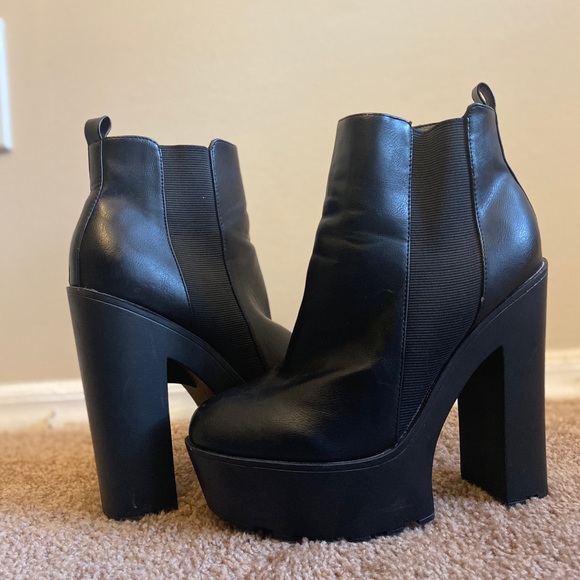 Don’t mess with me BLACK BOOTS! - Picture 1 of 4